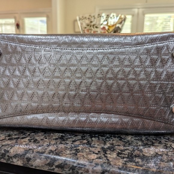 Michael Kors Large Silver Metallic Shoulder bag - Picture 2 of 13